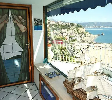Serena Vietri sul Mare